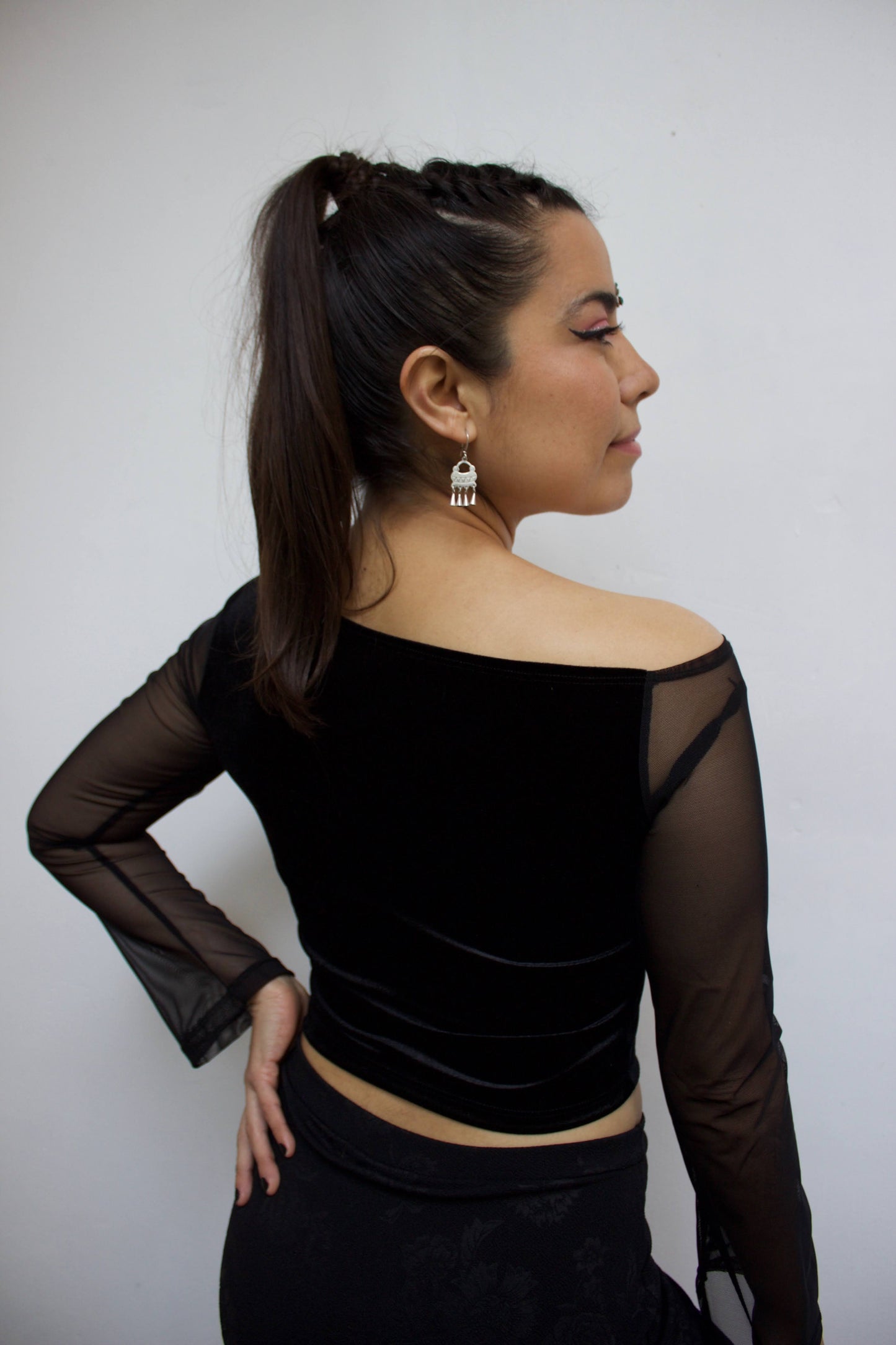 TOP VELVET OJETILLOS