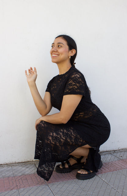 VESTIDO MIDI ENCAJE MANGA CORTA