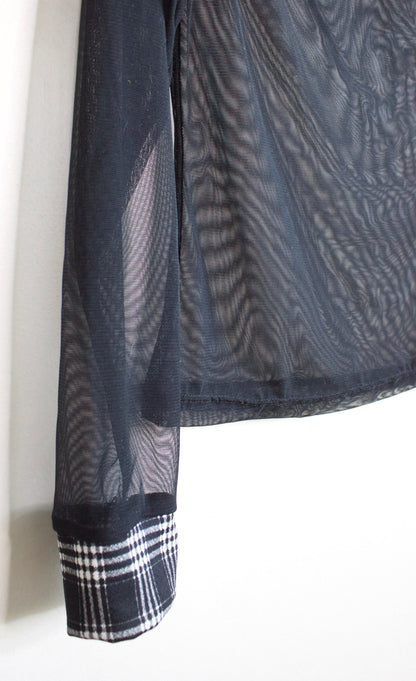 POLERA MESH CUELLO TARTÁN GRIS