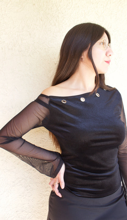 POLERA VELVET OJETILLOS