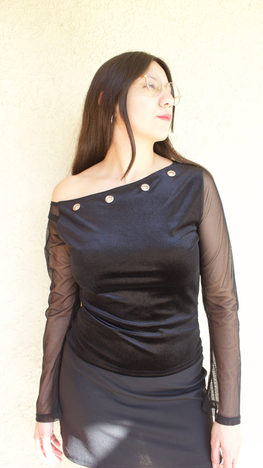 POLERA VELVET OJETILLOS