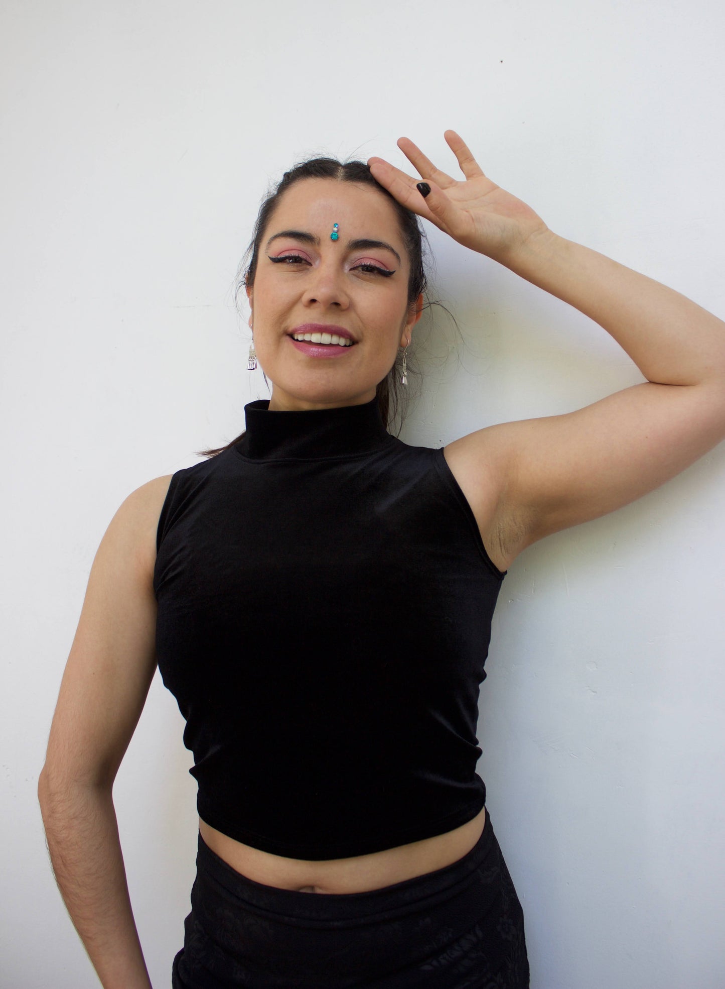 TOP SIN MANGAS VELVET NEGRO