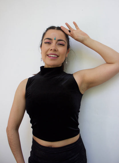 TOP SIN MANGAS VELVET NEGRO