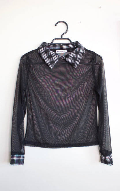 POLERA MESH CUELLO TARTÁN GRIS