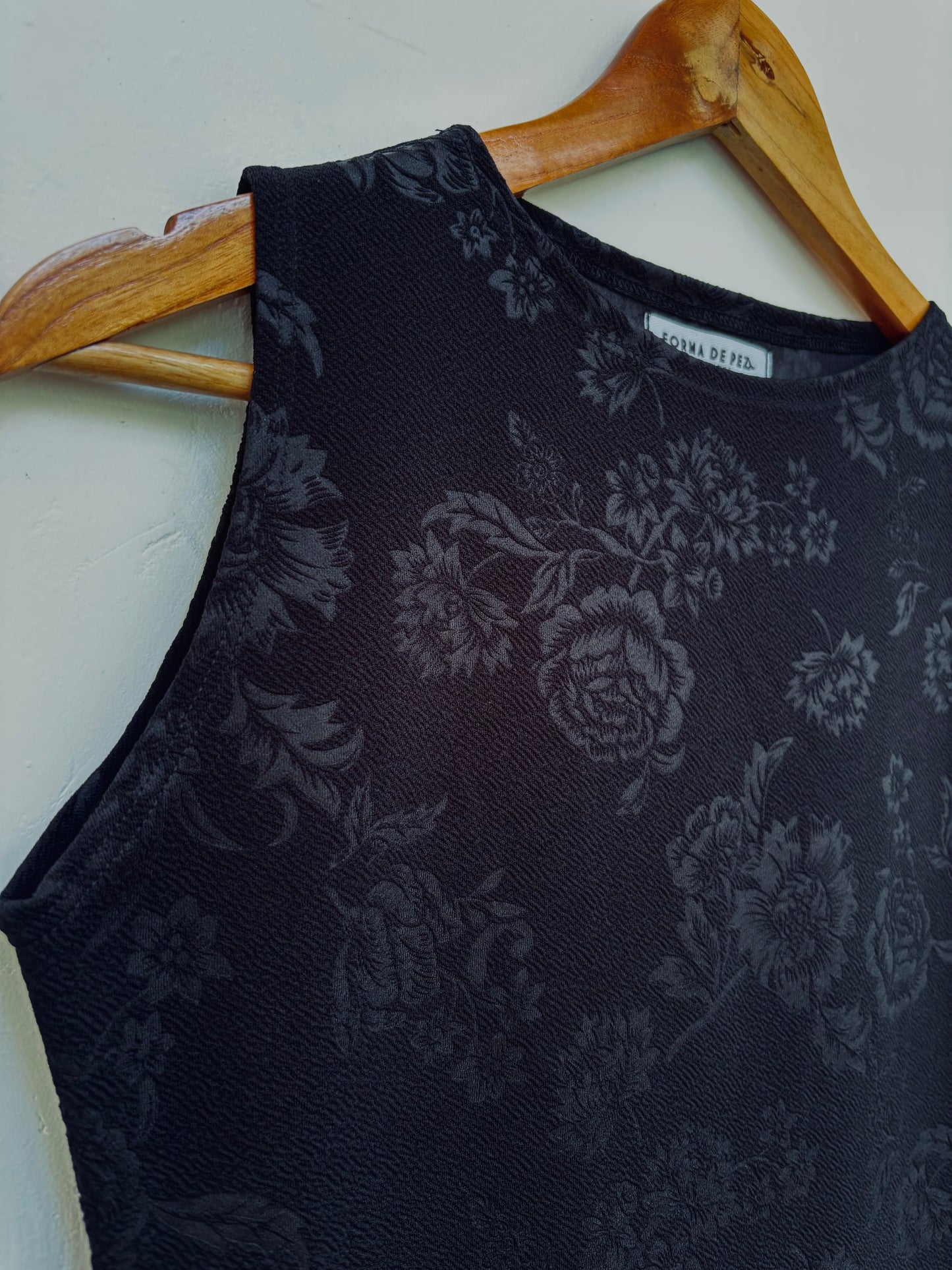 VESTIDO MINI ROSAS NEGRAS