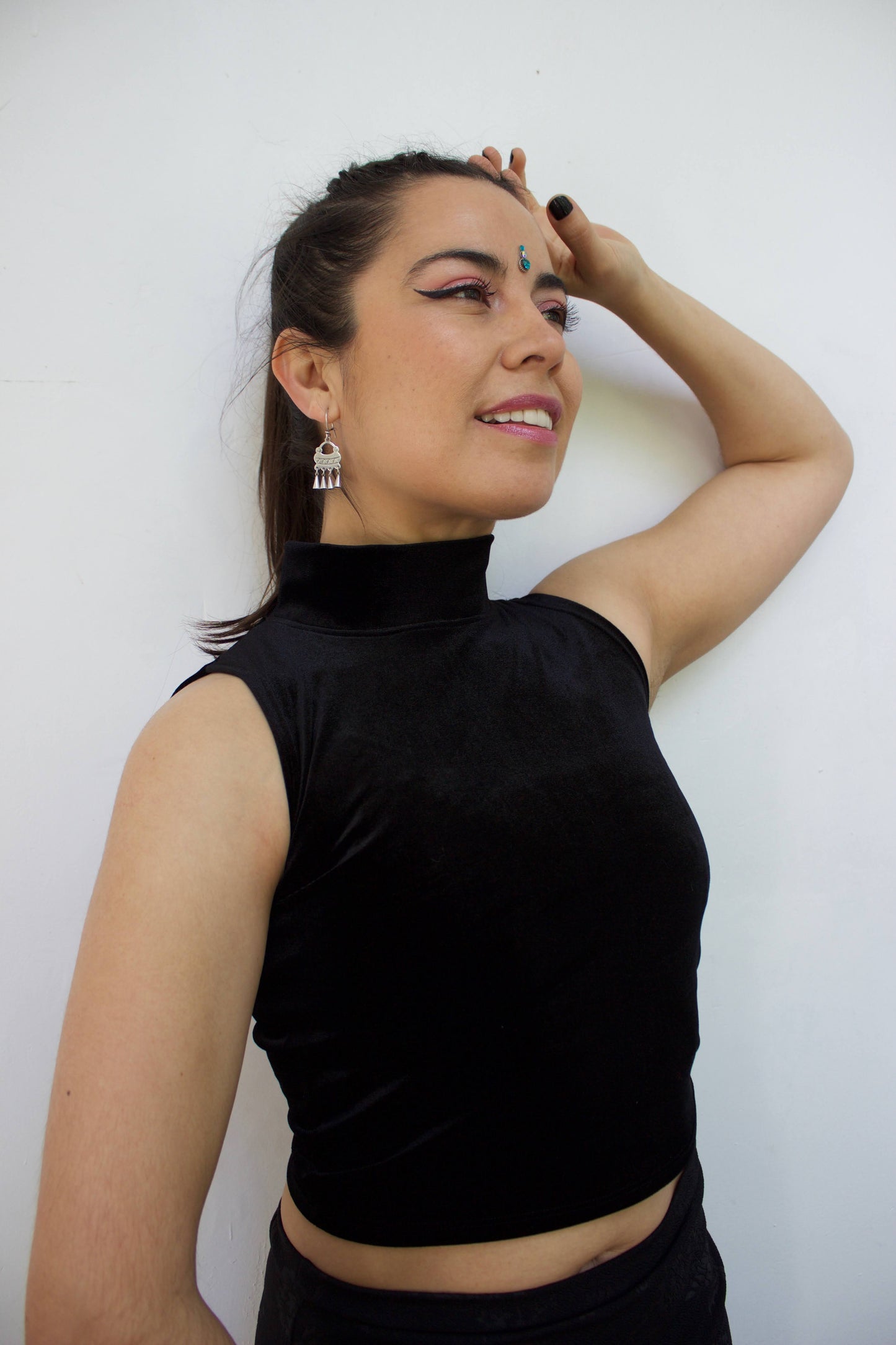 TOP SIN MANGAS VELVET NEGRO